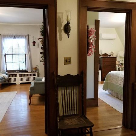 Almost Heaven Bed & Breakfast 웨인즈빌 외부 사진