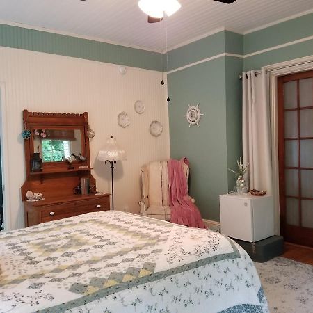 웨인즈빌 Almost Heaven Bed & Breakfast B&B 외부 사진