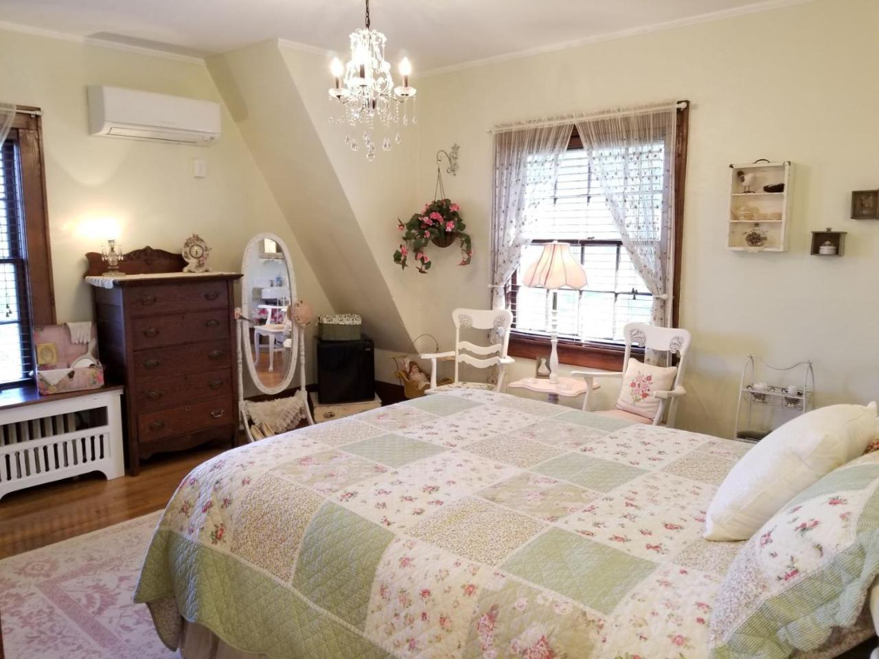 웨인즈빌 Almost Heaven Bed & Breakfast B&B 외부 사진